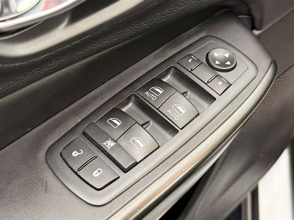 Used 2020 Jeep Cherokee Trailhawk w/ Cold Weather Group image 17