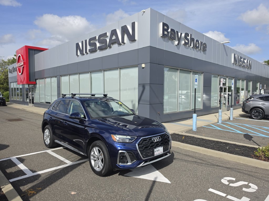 Used 2023 Audi Q5 2.0T Premium w/ Convenience Package AWD/4WD image 1