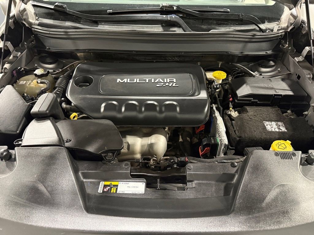 Used 2018 Jeep Cherokee Latitude w/ Cold Weather Group image 38