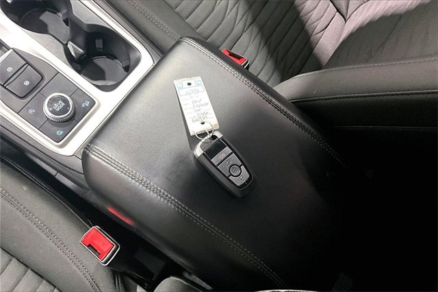 Used 2021 Ford Explorer XLT image 34