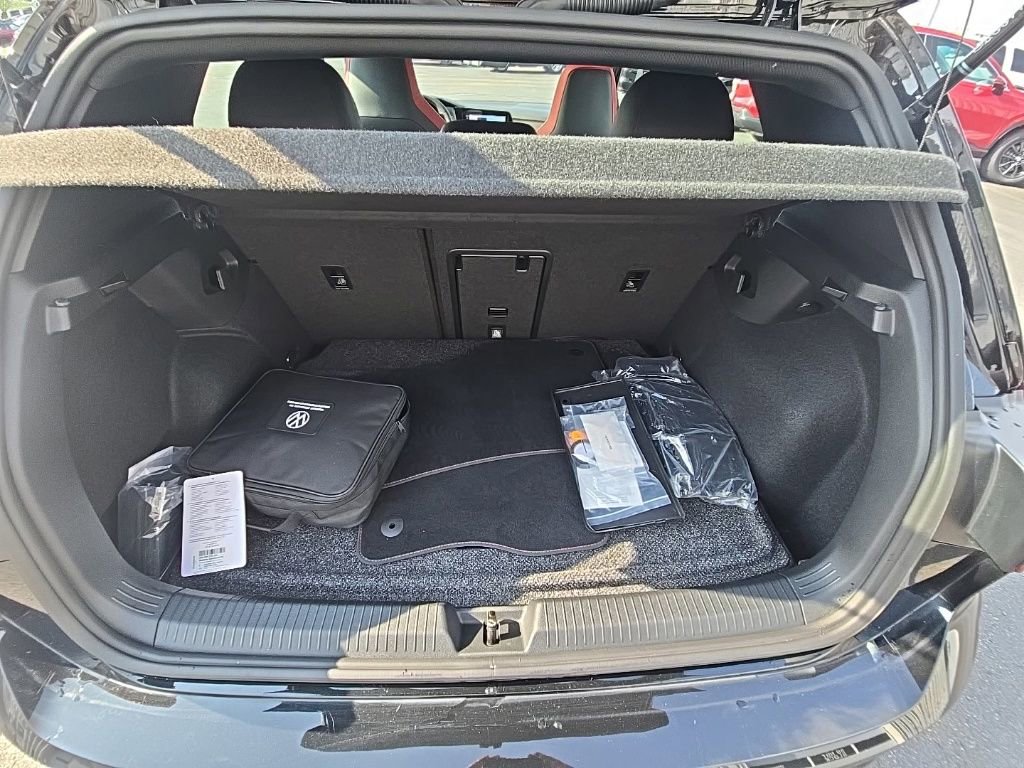 Used 2024 Volkswagen GTI SE image 28