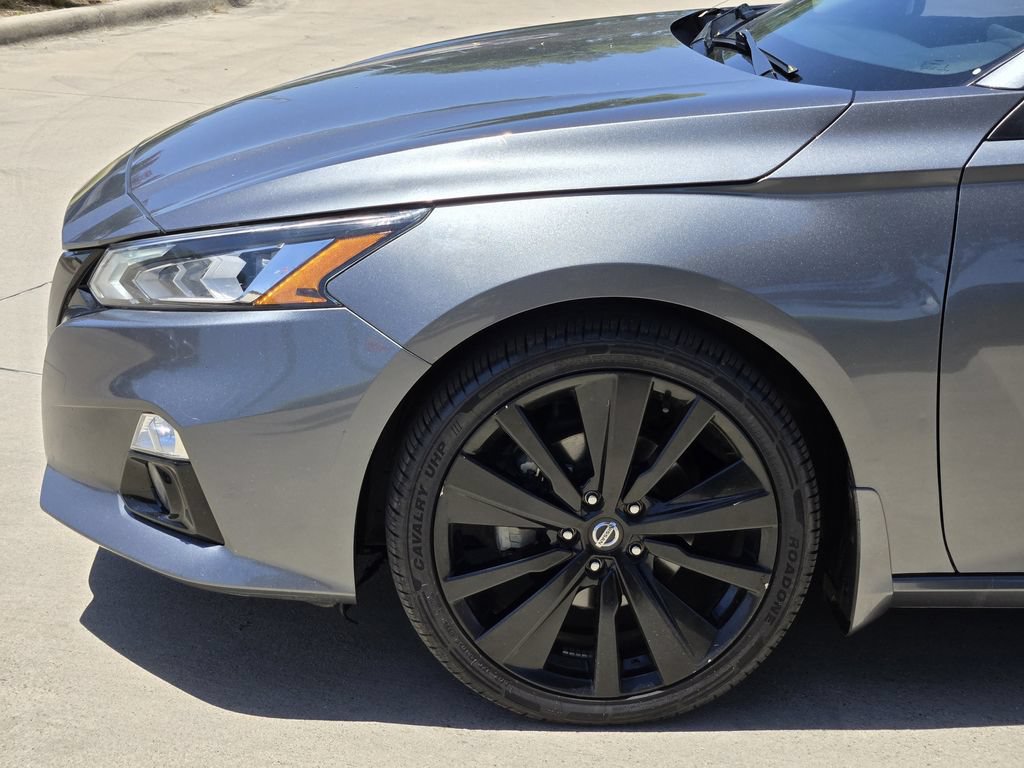 Used 2022 Nissan Altima 2.5 SR w/ Midnight Edition Package FWD image 7