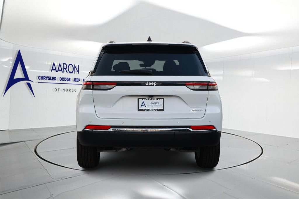 New 2026 Jeep Grand Cherokee Laredo RWD image 3