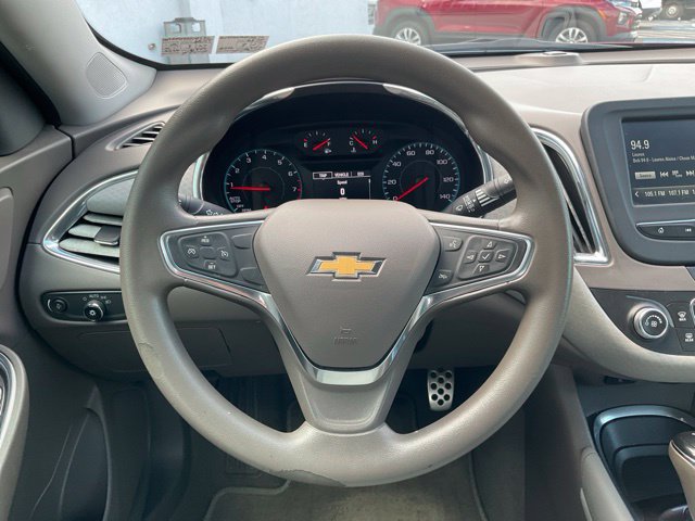 Used 2017 Chevrolet Malibu LT FWD image 3