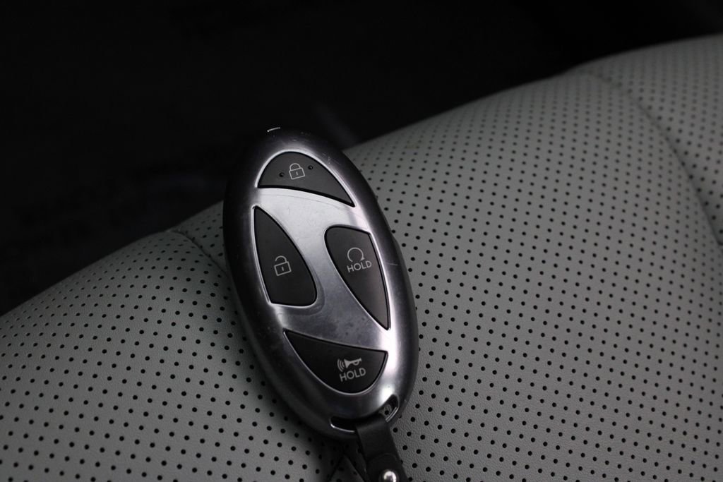 Certified 2025 Hyundai Elantra Limited image 32