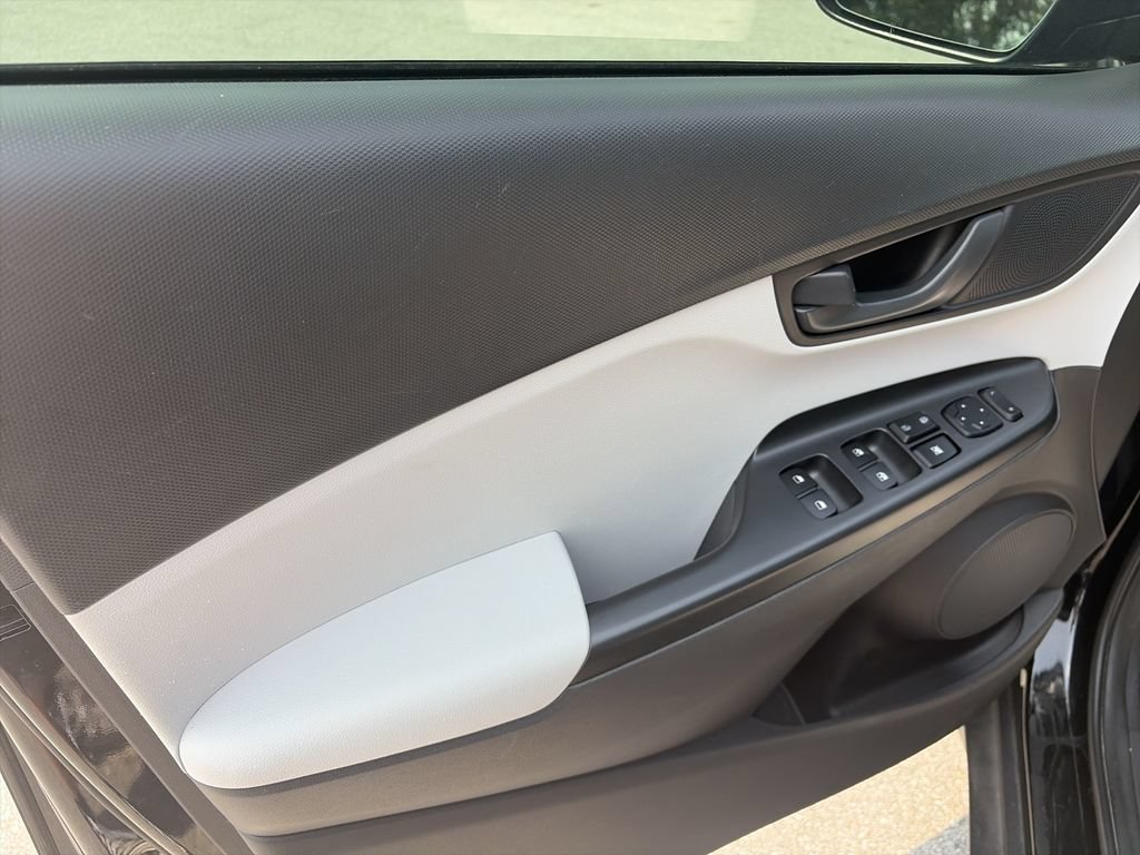 Used 2023 Hyundai Kona SEL FWD image 18