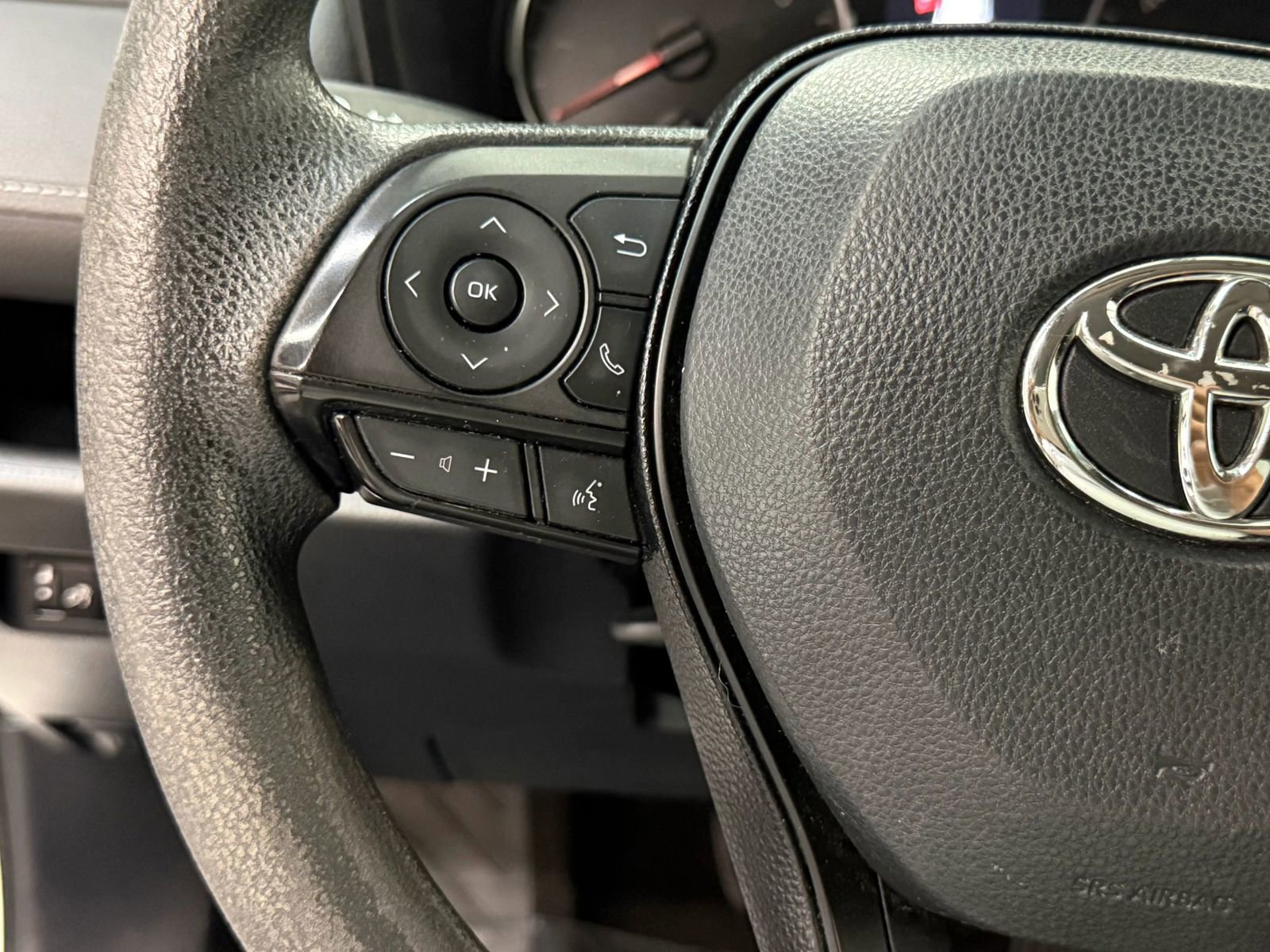 Used 2019 Toyota RAV4 LE w/ Carpet Mat Package AWD/4WD image 29