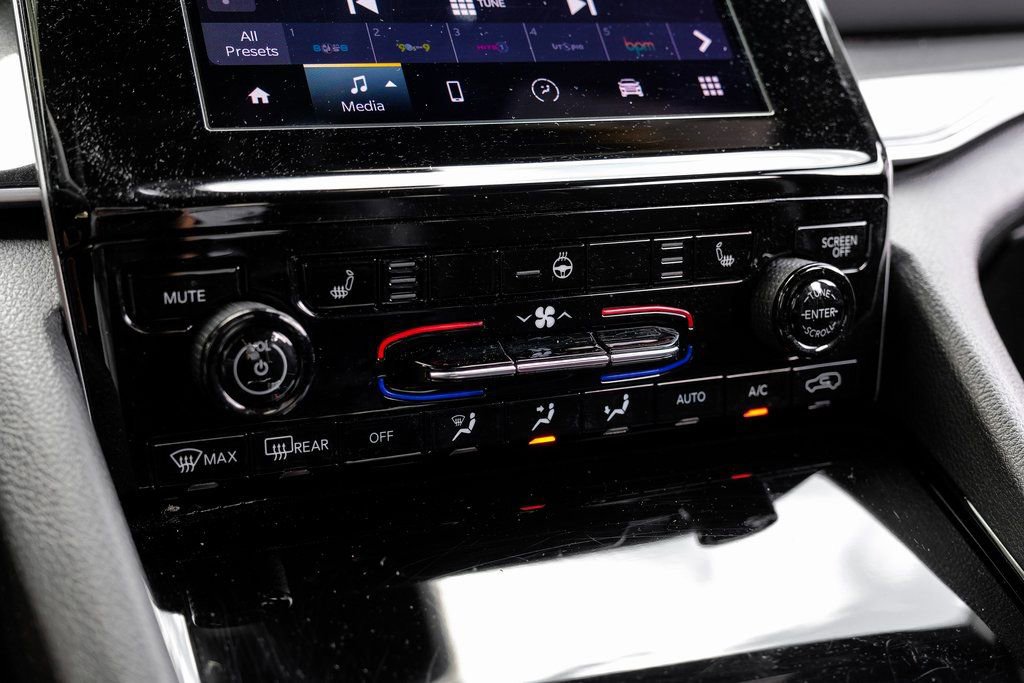 Used 2023 Jeep Grand Cherokee Altitude image 35