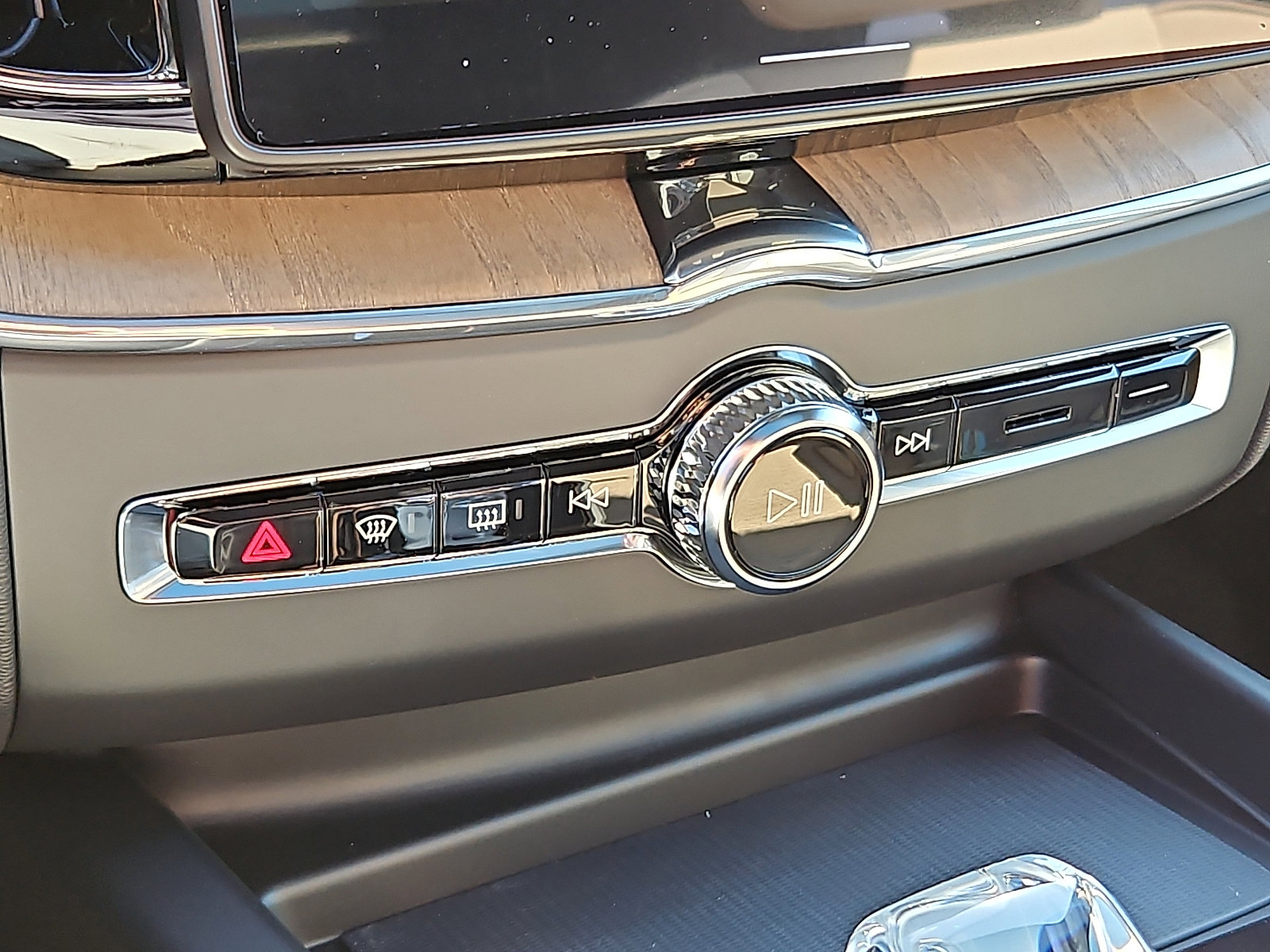 New 2026 Volvo XC60 B5 Plus w/ Protection Package Premier image 13