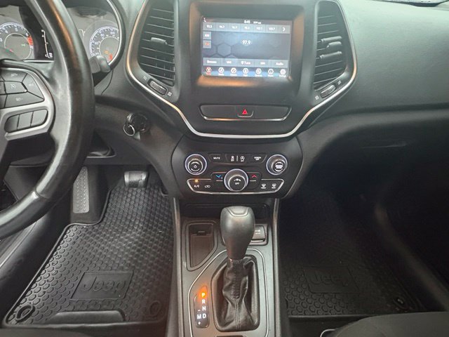 Used 2019 Jeep Cherokee Latitude w/ Cold Weather Group FWD image 31