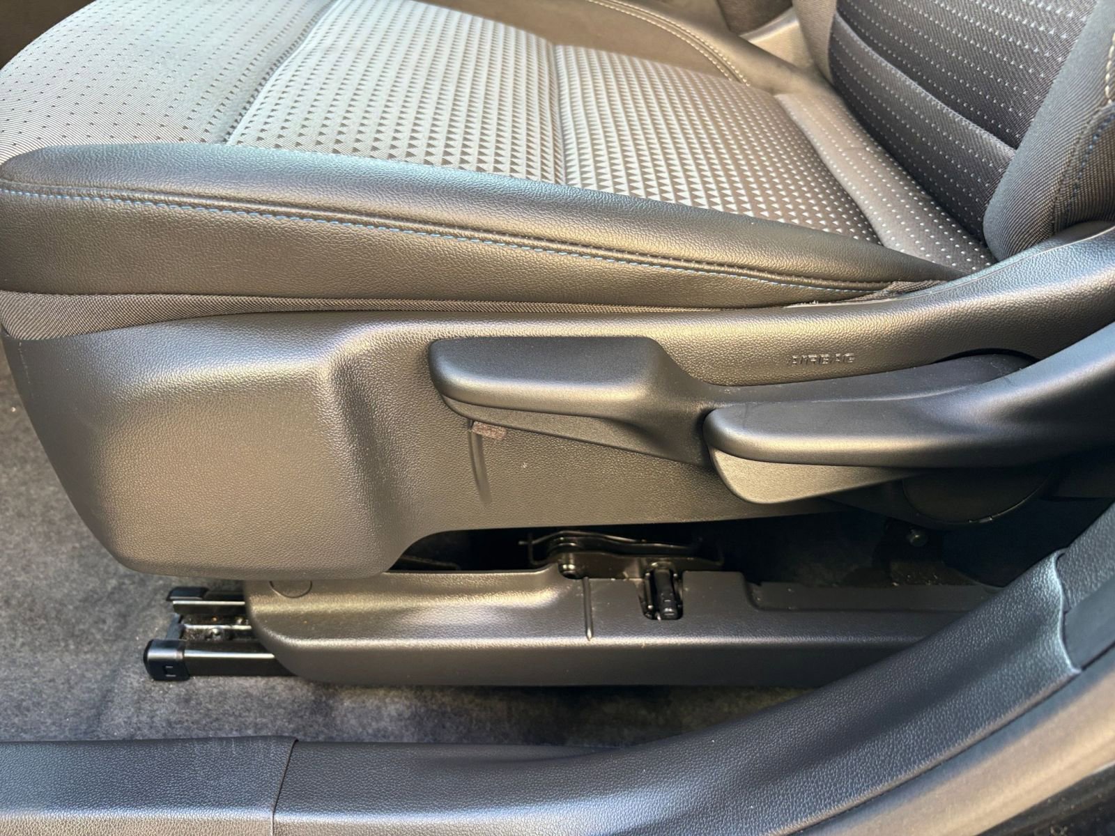 Used 2025 Chevrolet Trax LT w/ LT Convenience Package image 23