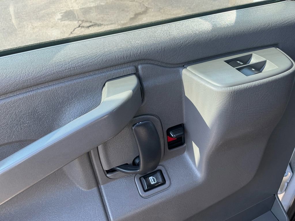 Used 2018 Chevrolet Express 2500 image 16