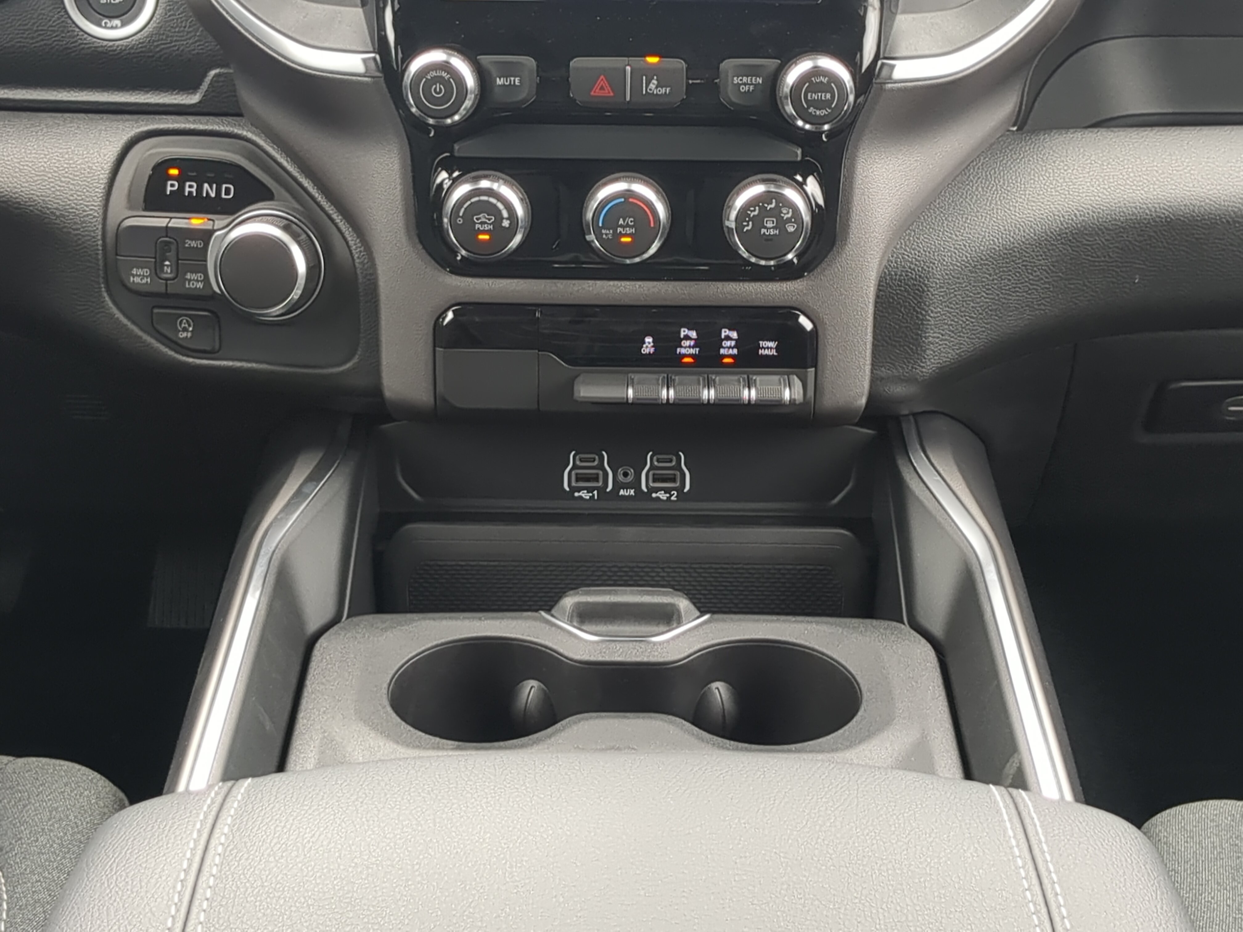 New 2026 RAM 1500 Express AWD/4WD image 17