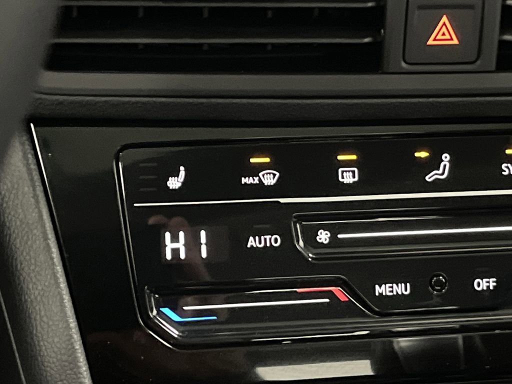 Used 2025 Volkswagen Jetta SE w/ Sunroof Package image 8