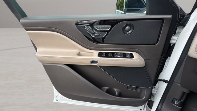 Used 2022 Lincoln Aviator Reserve w/ Equipment Group 201A image 17