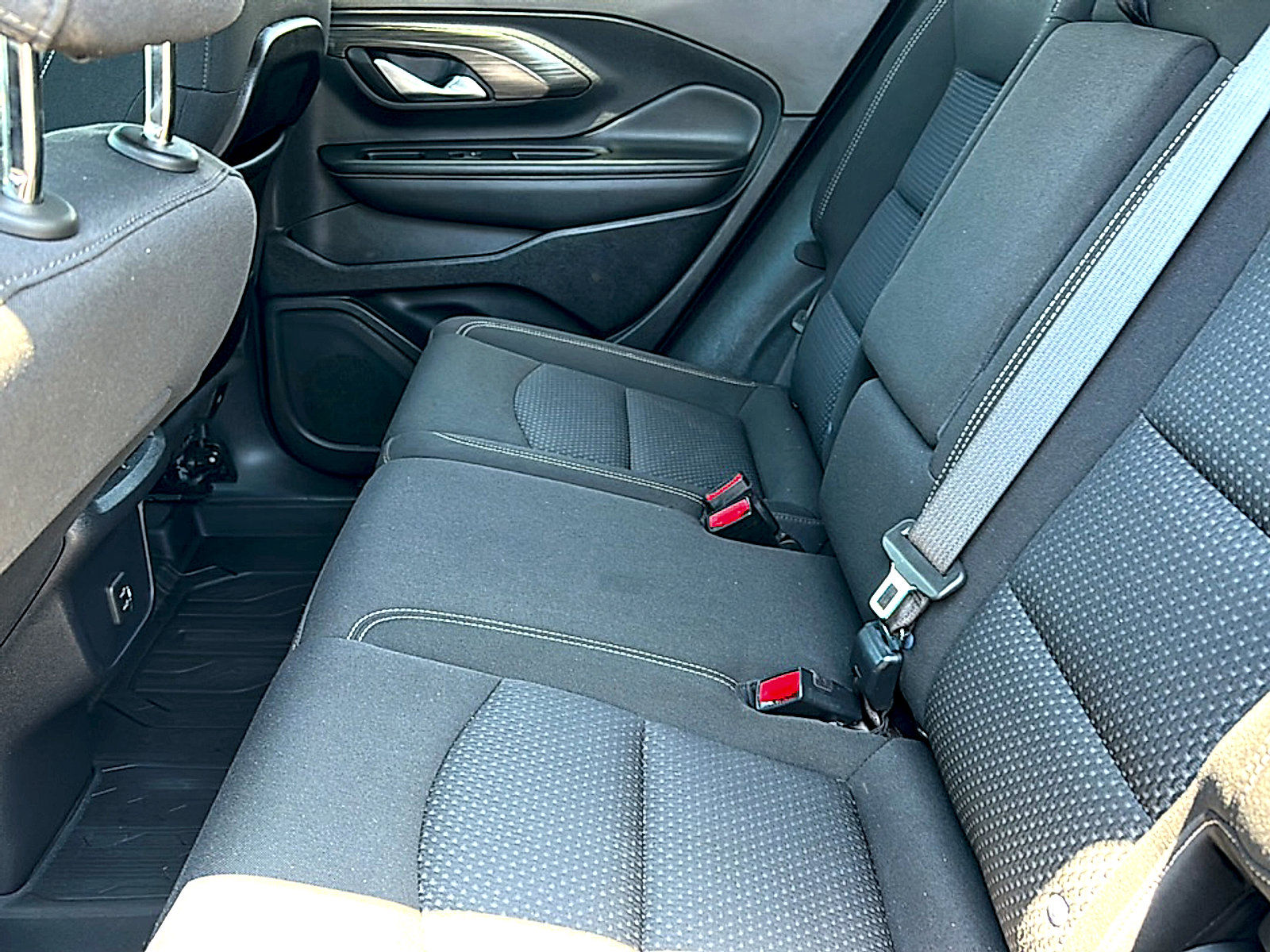 Used 2022 GMC Terrain SLE w/ Driver Convenience Package FWD image 18