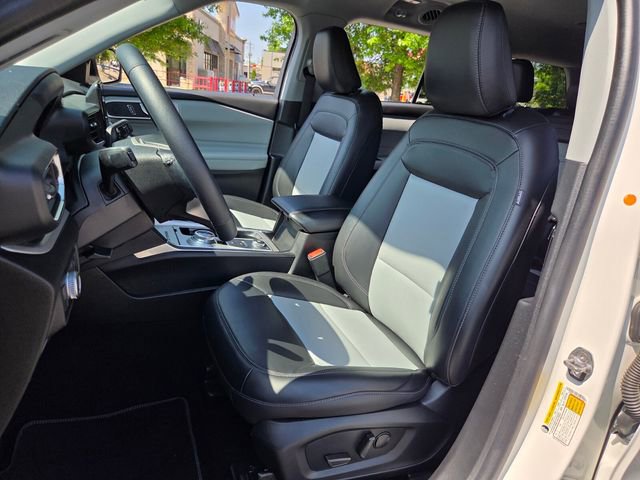 Used 2022 Ford Explorer XLT w/ Equipment Group 202A image 7