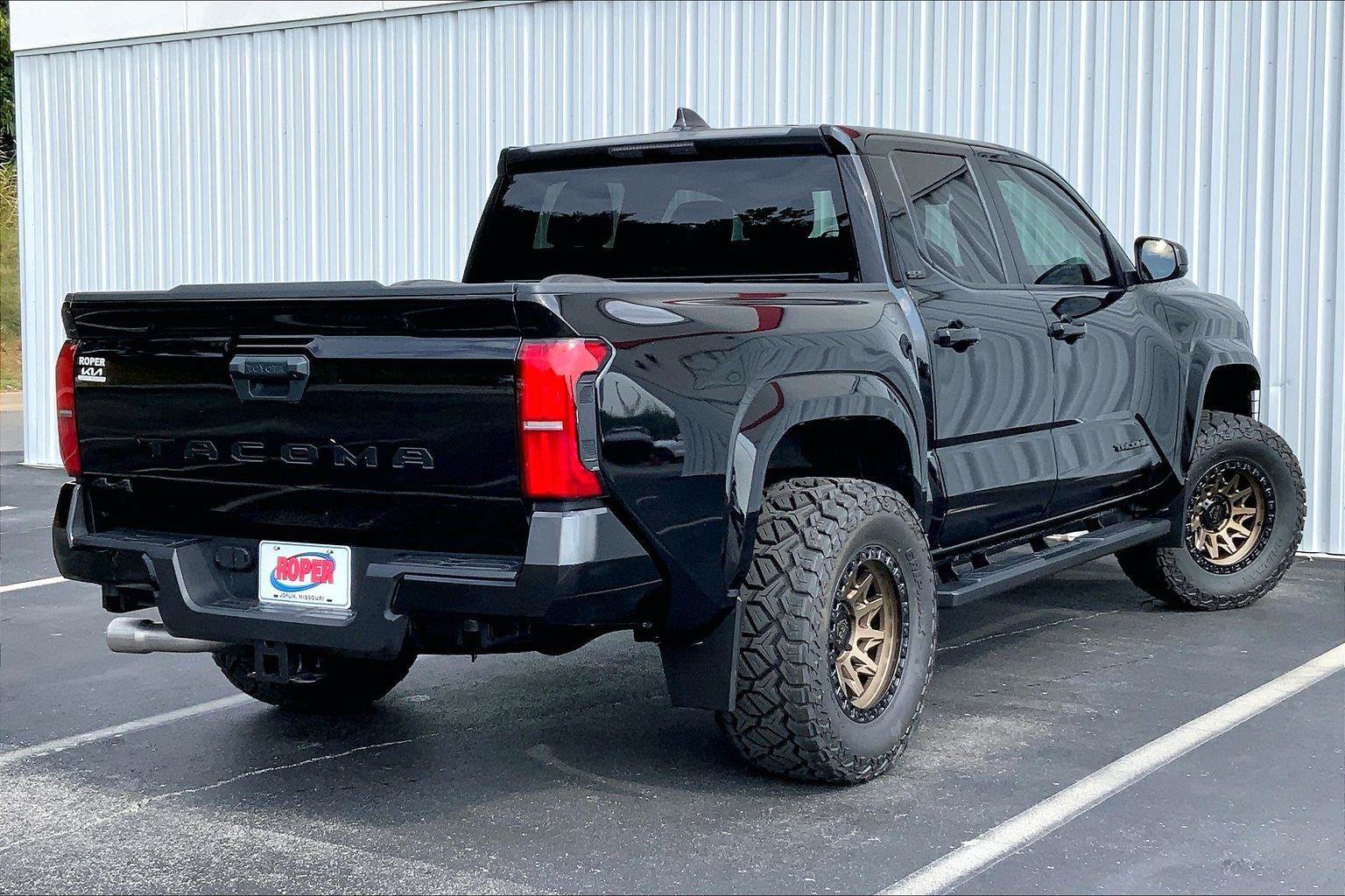 Used 2024 Toyota Tacoma SR5 AWD/4WD image 11