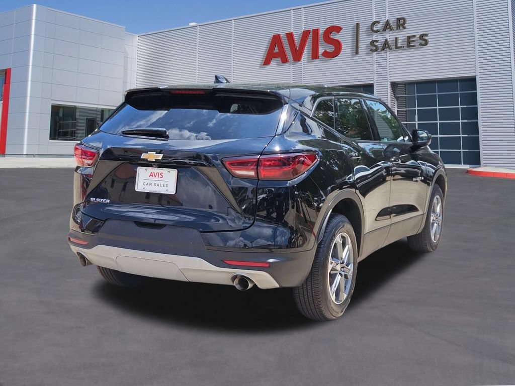 Used 2025 Chevrolet Blazer LT FWD image 6