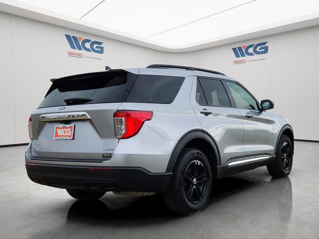 Used 2024 Ford Explorer XLT AWD/4WD image 4