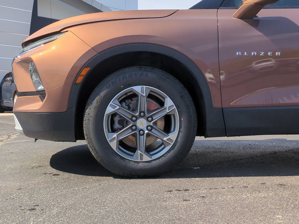 Used 2023 Chevrolet Blazer LT w/ Driver Confidence Package AWD/4WD image 16