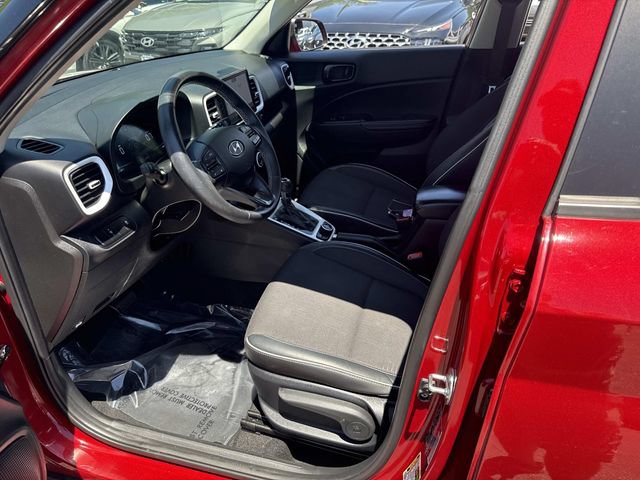 Used 2024 Hyundai Venue Limited FWD image 19