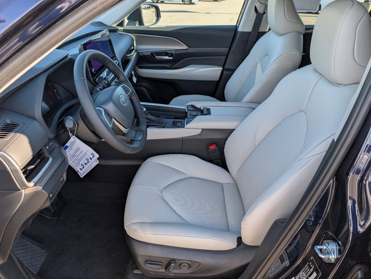 Used 2026 Toyota Grand Highlander XLE image 2