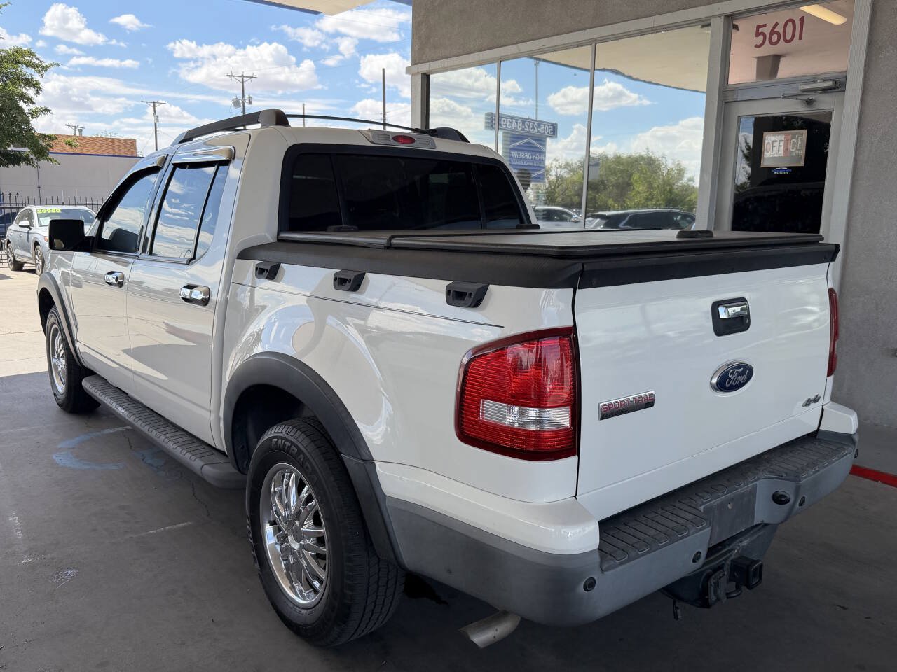Used 2010 Ford Explorer Sport Trac XLT AWD/4WD image 4