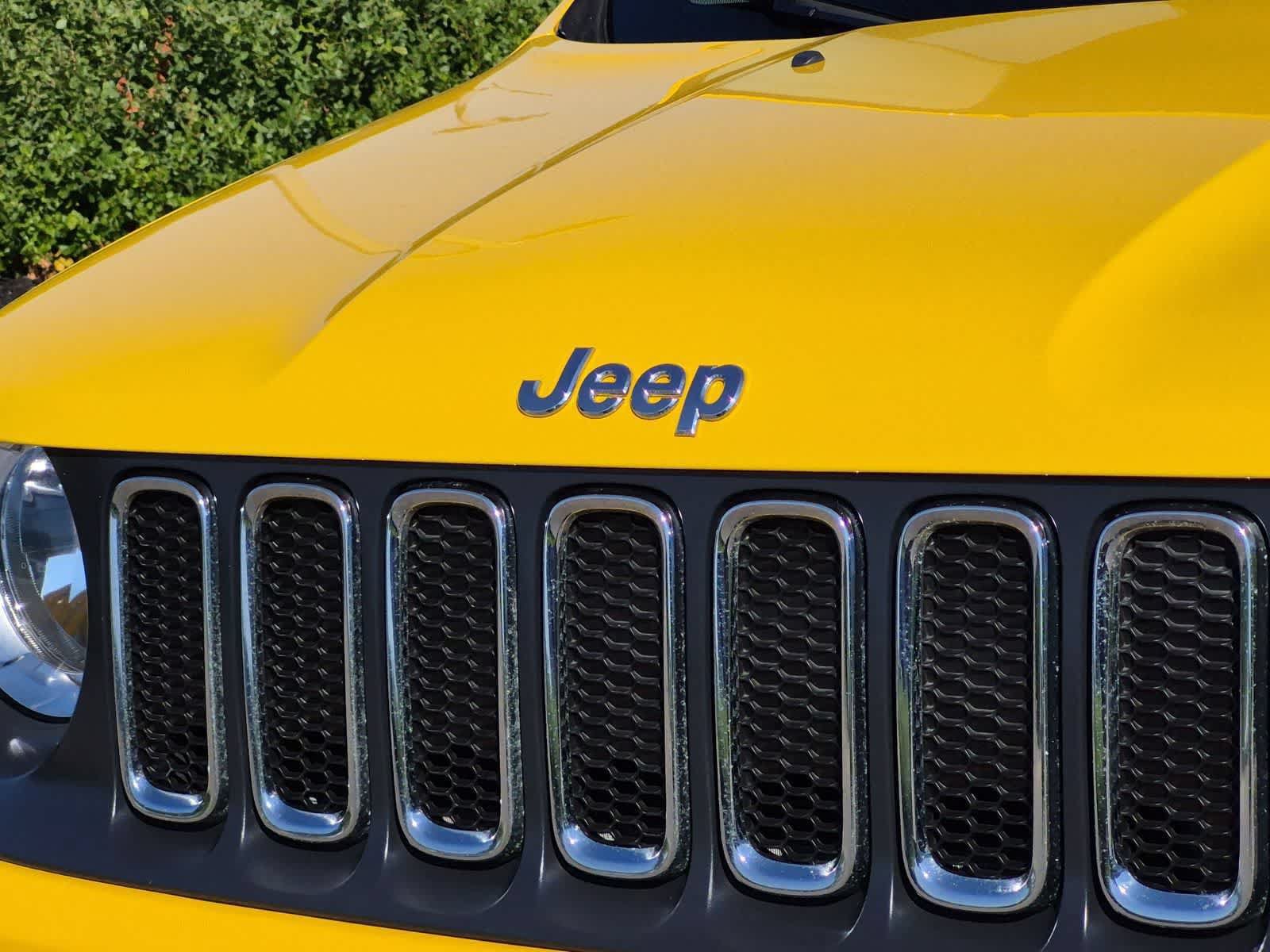 Used 2016 Jeep Renegade Latitude w/ Safety & Security Group AWD/4WD image 12