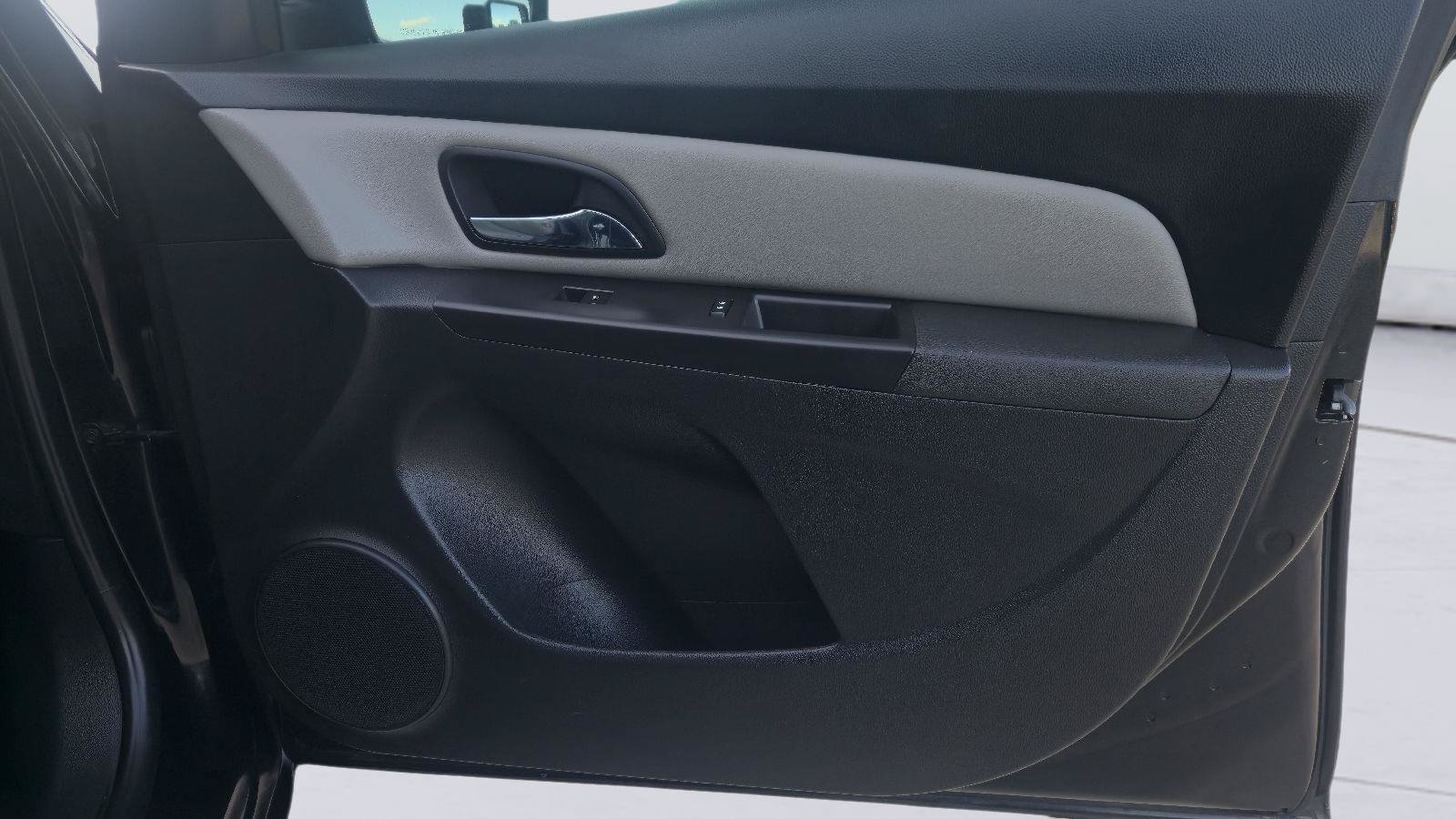 Used 2016 Chevrolet Cruze LS FWD image 23