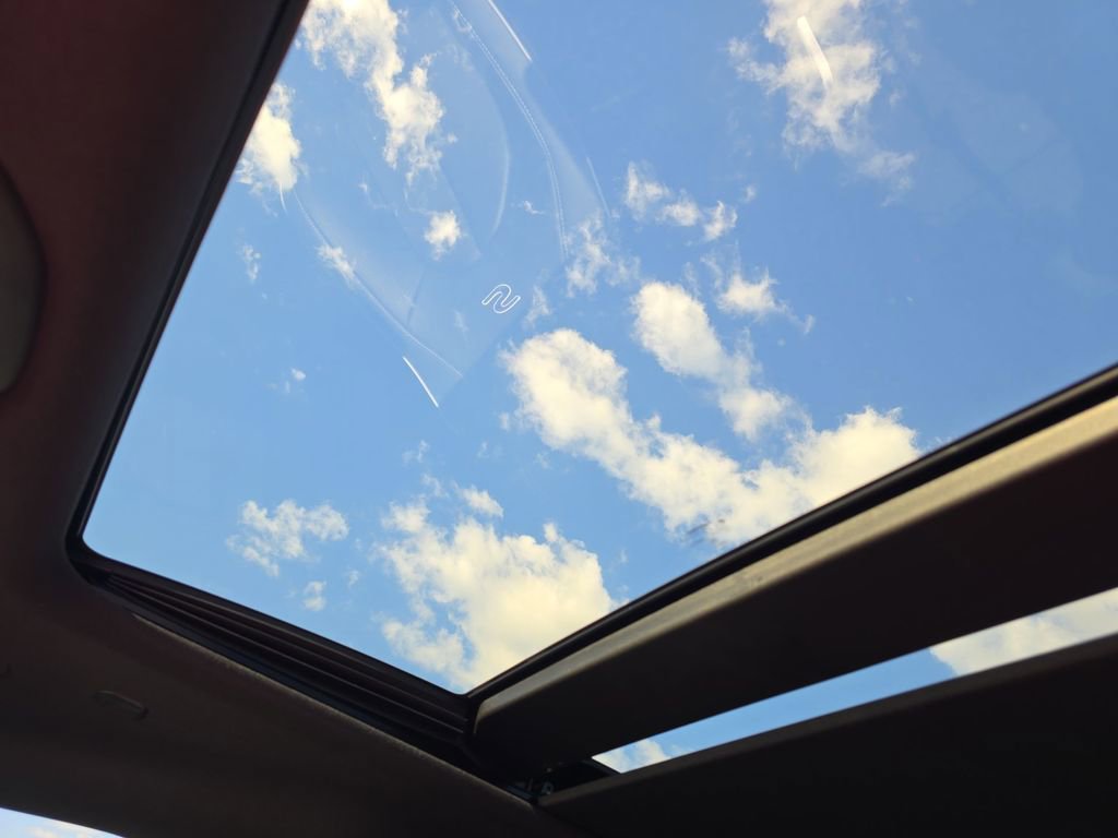 Used 2024 Chrysler Pacifica Limited w/ S Appearance Package image 22