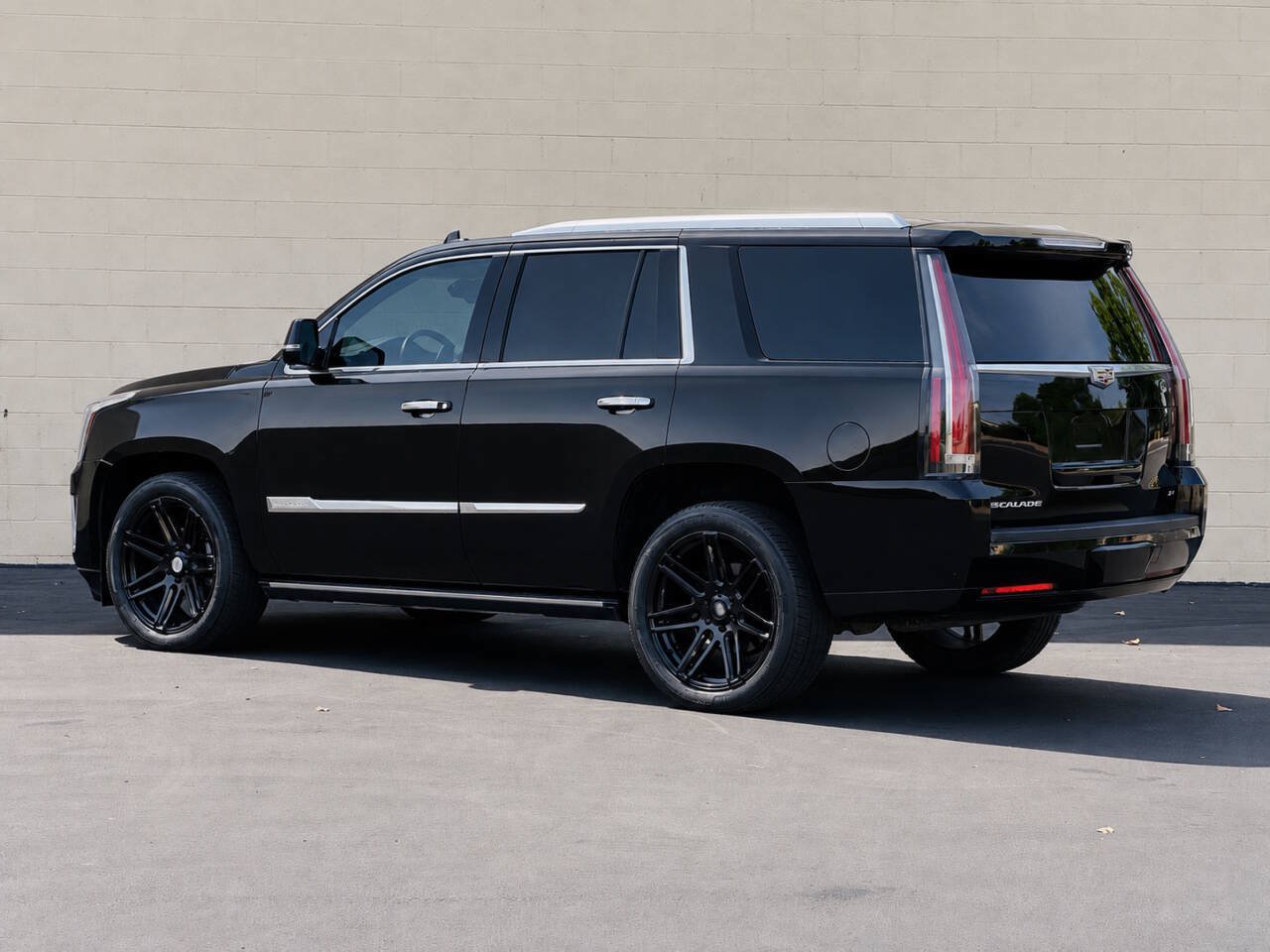 Used 2015 Cadillac Escalade Platinum AWD/4WD image 5