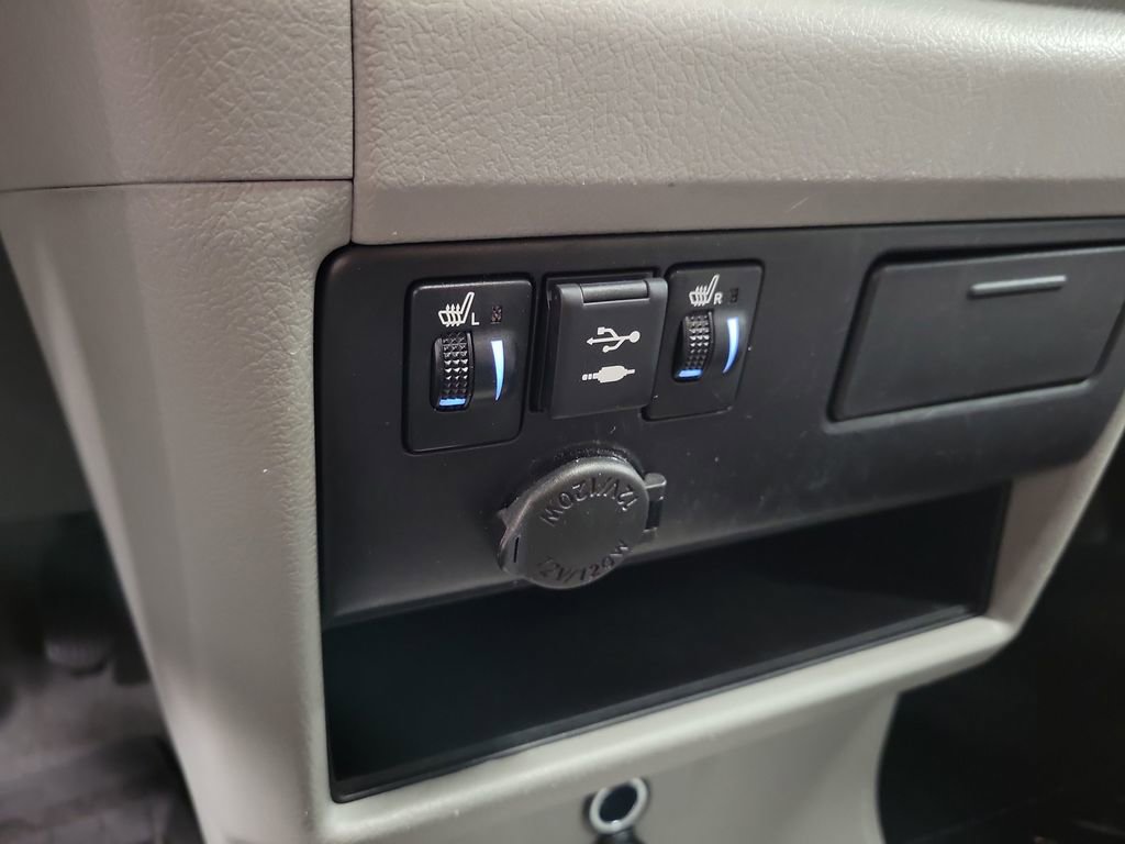 Used 2019 Toyota Sienna XLE w/ XLE Navigation Package image 18