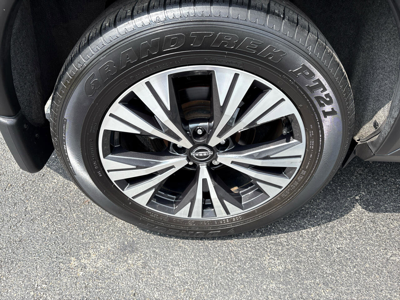 Used 2022 Nissan Rogue SV w/ SV Premium Package image 12