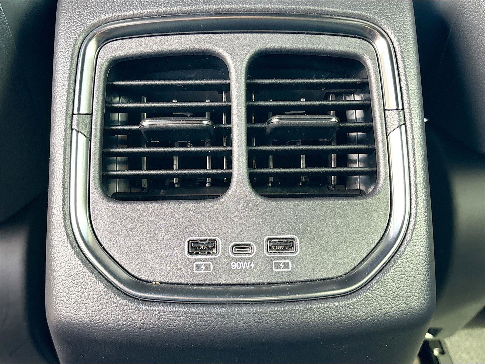 New 2025 VinFast VF 8 Plus AWD/4WD image 24