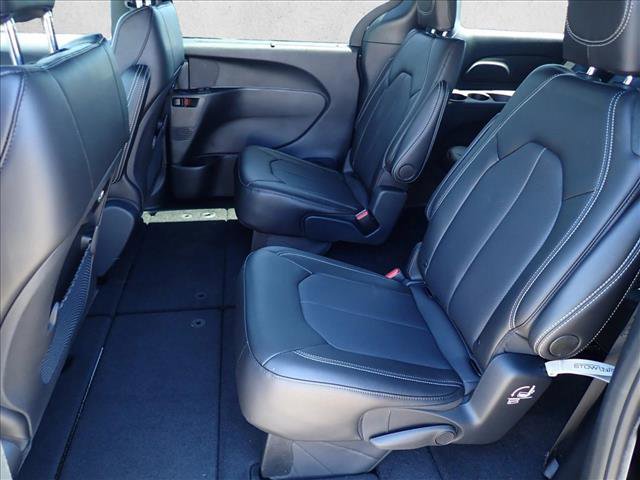 New 2025 Chrysler Pacifica Select FWD image 10