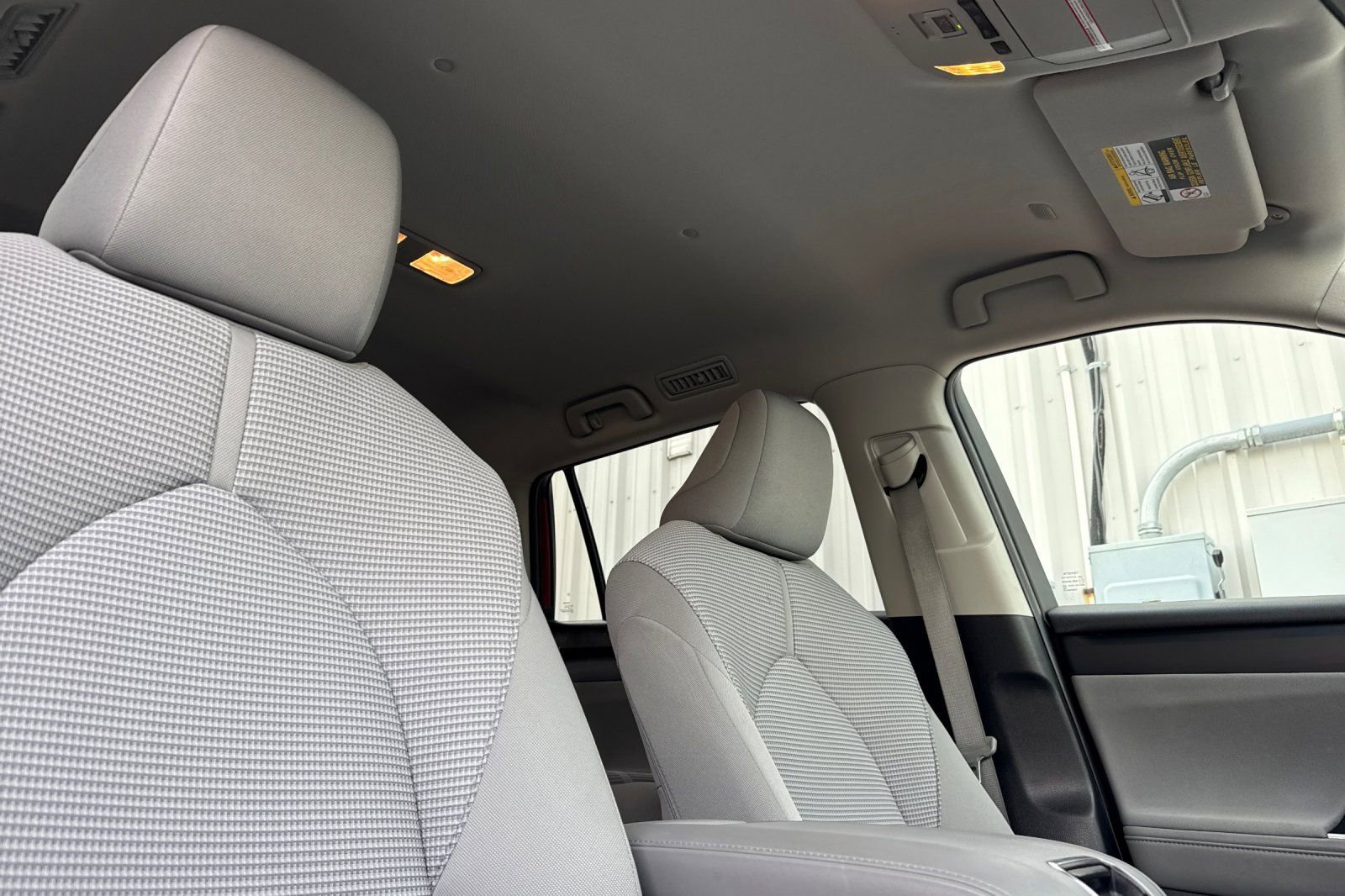 Used 2022 Toyota Highlander LE AWD/4WD image 19