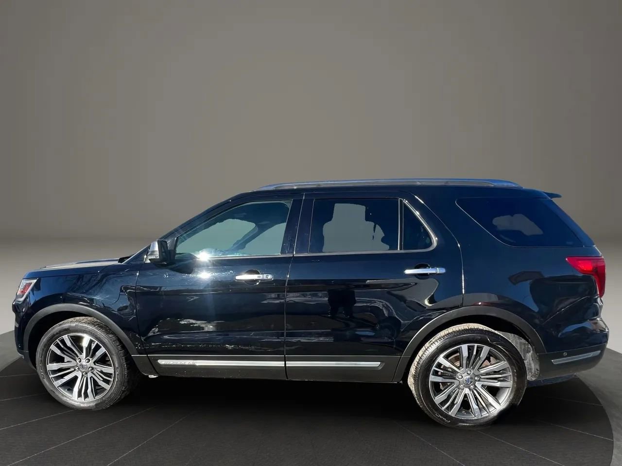 Used 2018 Ford Explorer Platinum image 8