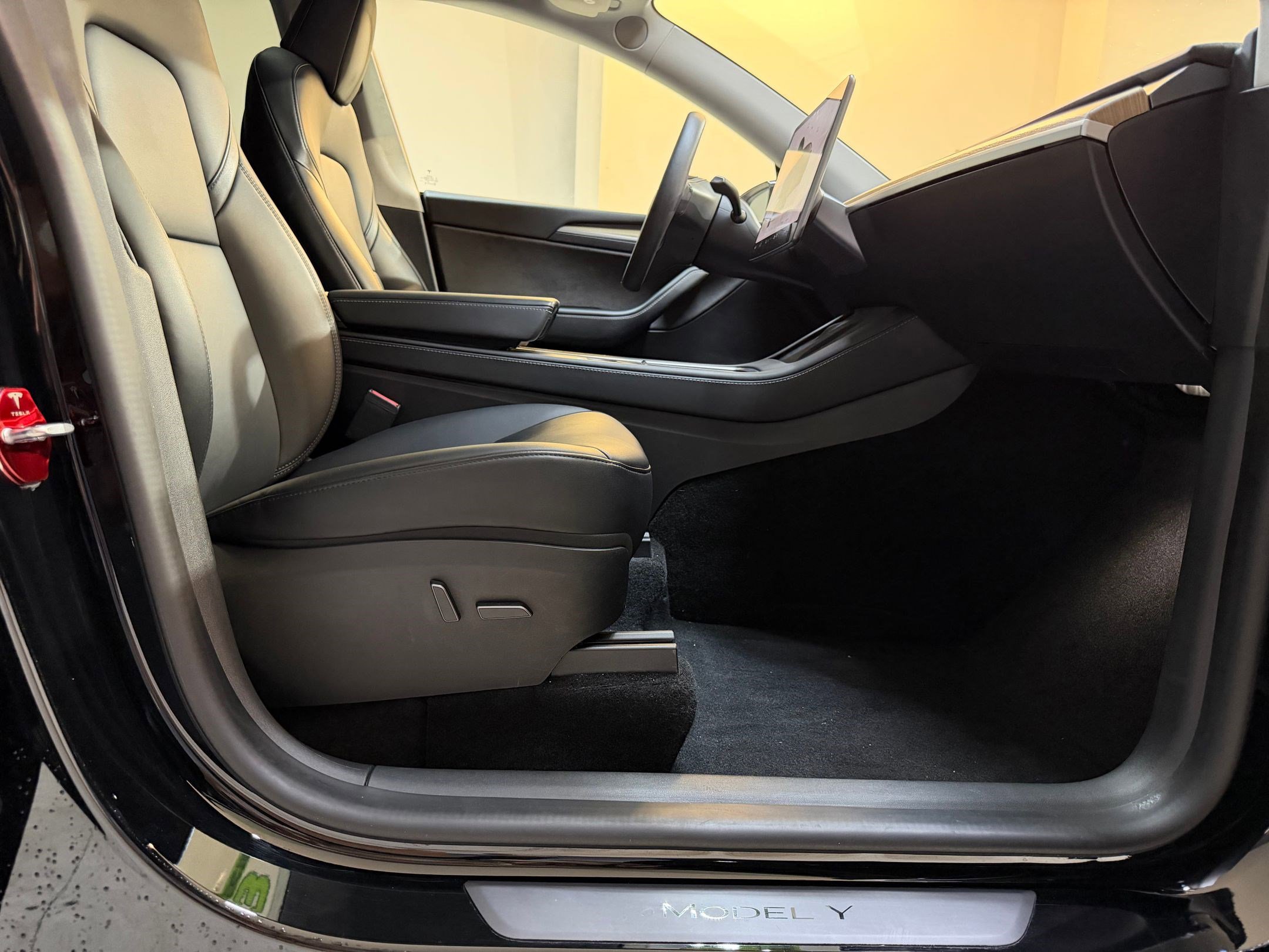 Used 2023 Tesla Model Y Long Range image 46