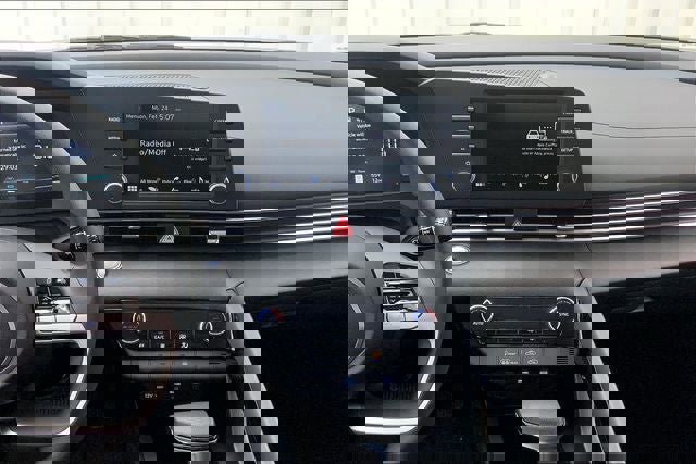 Used 2025 Hyundai Elantra Blue image 7