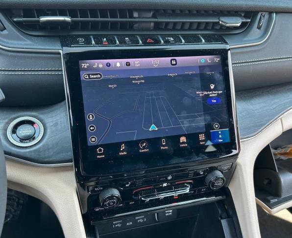 Used 2024 Jeep Grand Cherokee Limited image 11