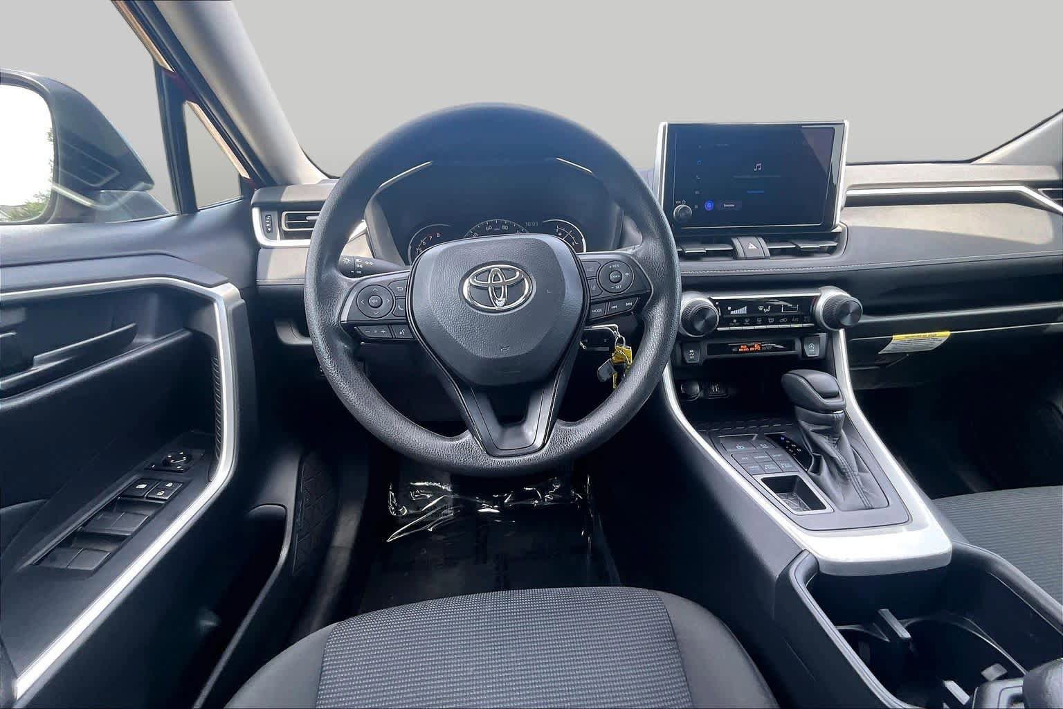 Used 2025 Toyota RAV4 LE AWD/4WD image 6