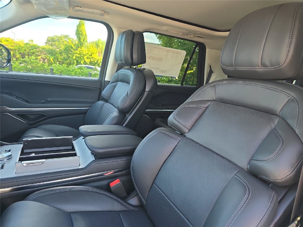 New 2026 Lincoln Navigator Reserve AWD/4WD image 17
