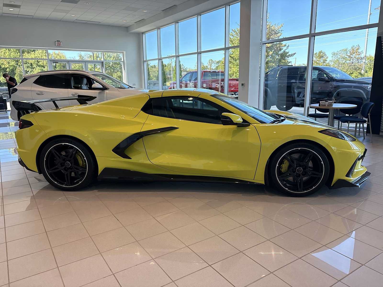 Used 2021 Chevrolet Corvette Stingray Premium Conv w/ Z51 Performance Package RWD image 5