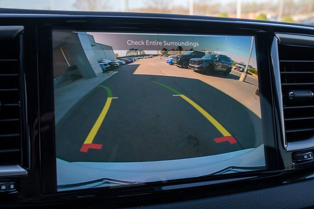 Used 2024 Chrysler Pacifica Touring-L image 14