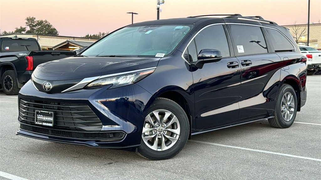 New 2026 Toyota Sienna LE image 35