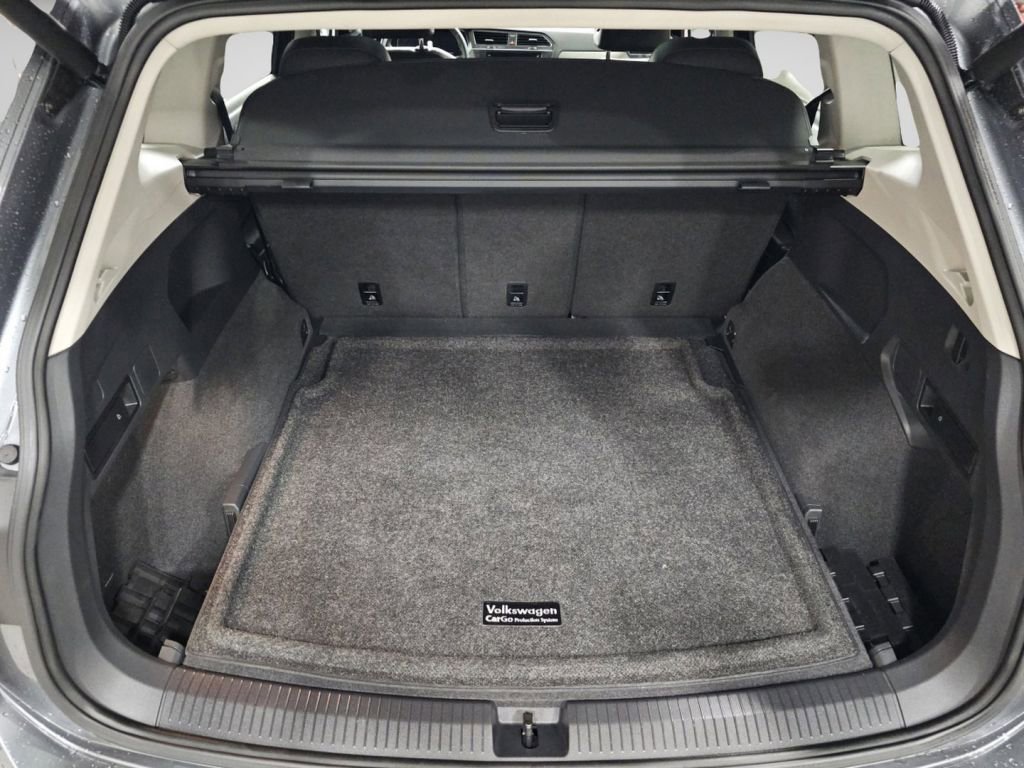 Used 2020 Volkswagen Tiguan SEL image 27