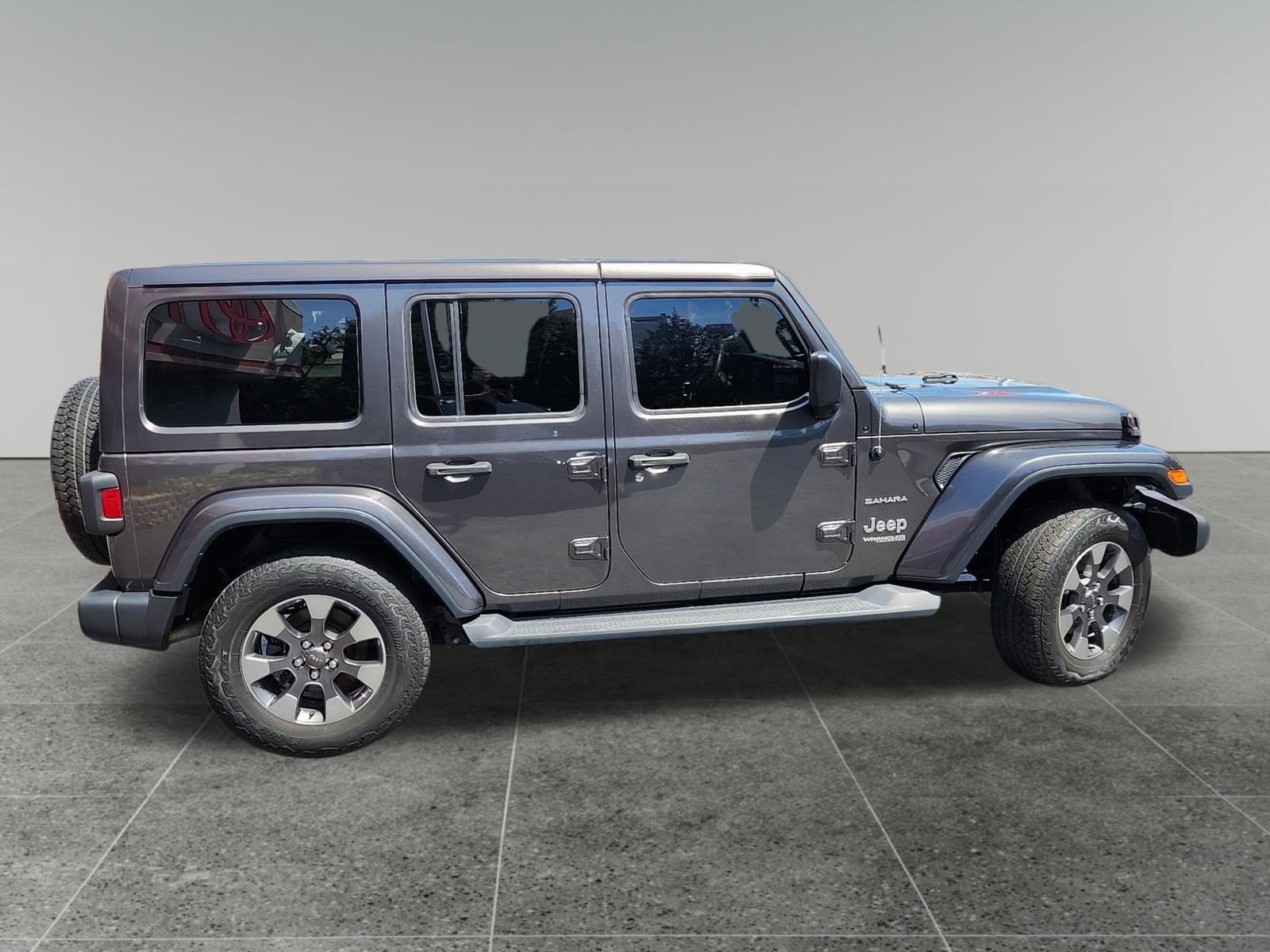 Used 2018 Jeep Wrangler Unlimited Sahara AWD/4WD image 8