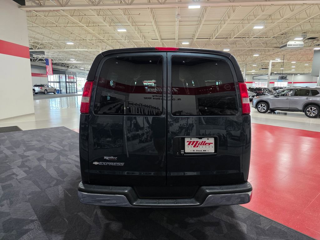 Certified 2017 Chevrolet Express 3500 LT w/ LT Preferred Equipment Group RWD image 4