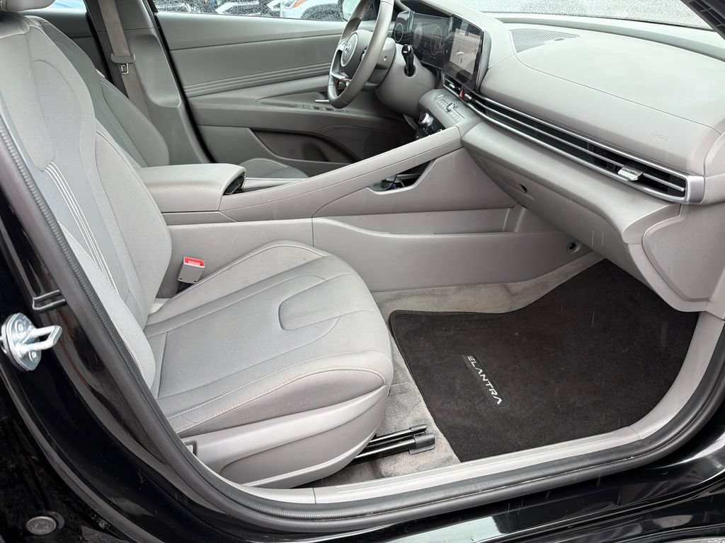 Used 2023 Hyundai Elantra SEL w/ Convenience Package FWD image 13